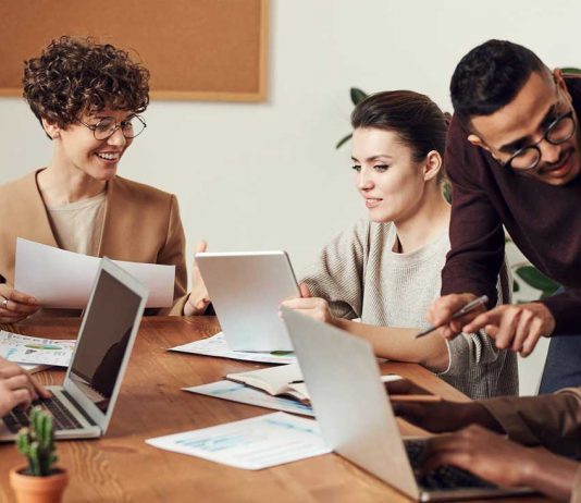 Ways To Build A Green Office With Technology Green Office With Technology