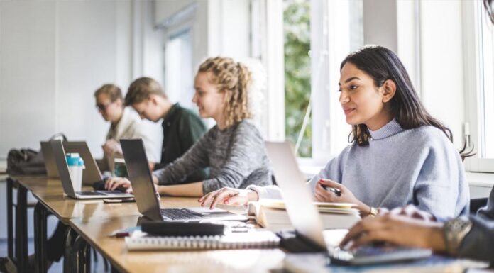 How Does a Data Science Bootcamp Differ From Traditional Education? Data Science Bootcamp