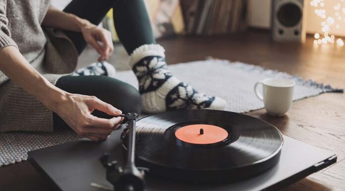 Spin in Style: Sleek and Sophisticated Vinyl Record Player for Your Home Sophisticated Vinyl Record Player